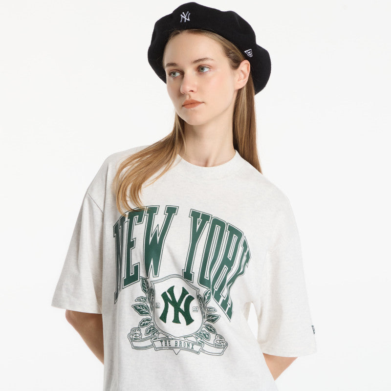 New Era MLB Arch Graphic OS Tee New York Yankees UNISEX Eggshell