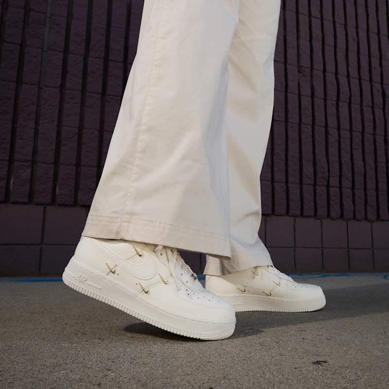 Nike Wmns Air Force 1 '07 Lx