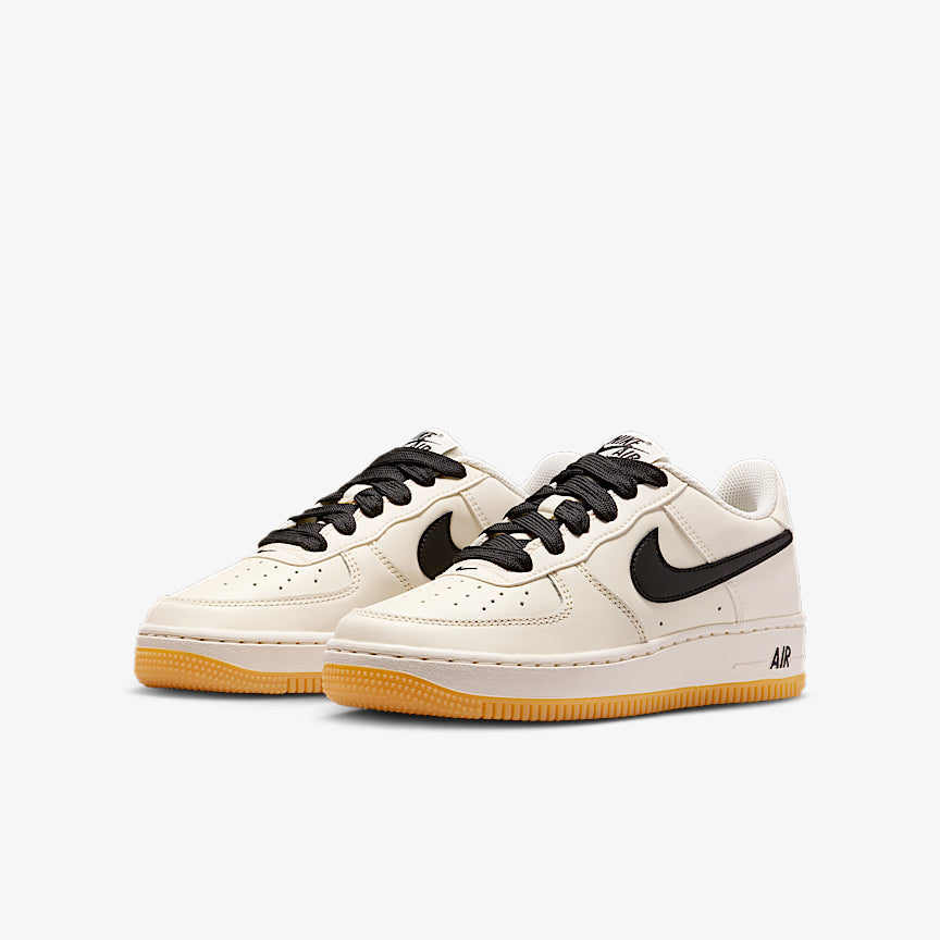 Nike Air Force 1 LV8 3