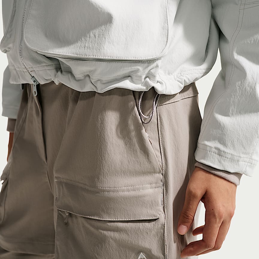 Nike ACG "Smith Summit" Women's UV-Resistant Jacket Photon Dust/ Grey Fog/ Summit White