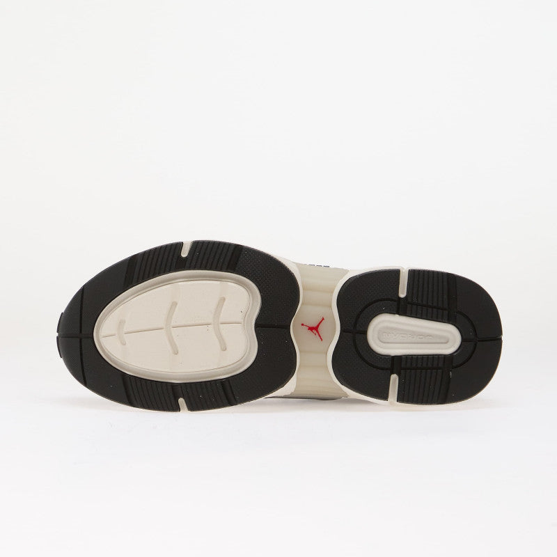 Jordan Trunner O/S SE Off Noir/ University Red-Phantom