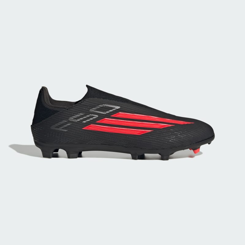 adidas bez sznurowadeł F50 LEAGUE, odpowiednie zarówno na naturalną trawę, jak i inną nawierzchnię.