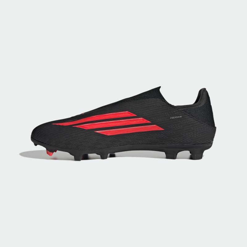 adidas bez sznurowadeł F50 LEAGUE, odpowiednie zarówno na naturalną trawę, jak i inną nawierzchnię.