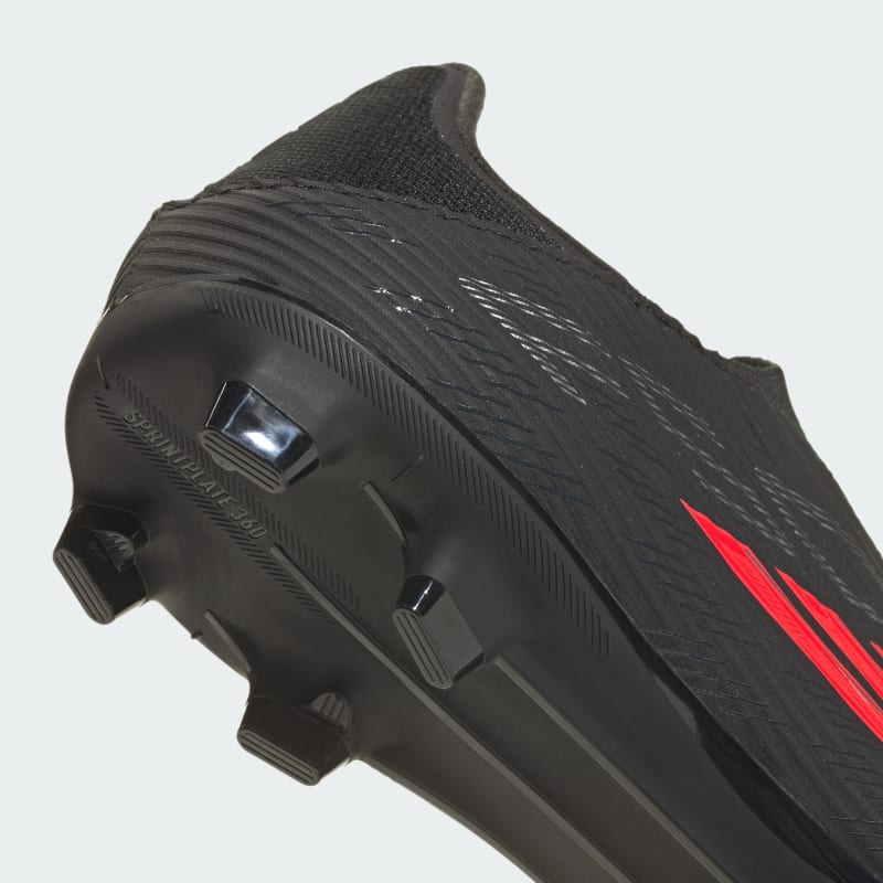 adidas bez sznurowadeł F50 LEAGUE, odpowiednie zarówno na naturalną trawę, jak i inną nawierzchnię.