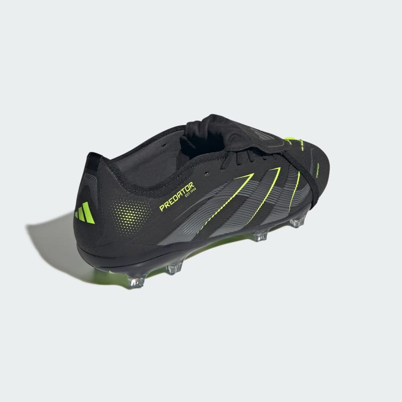 adidas Predator Pro z wywijanym językiem na naturalną nawierzchnię