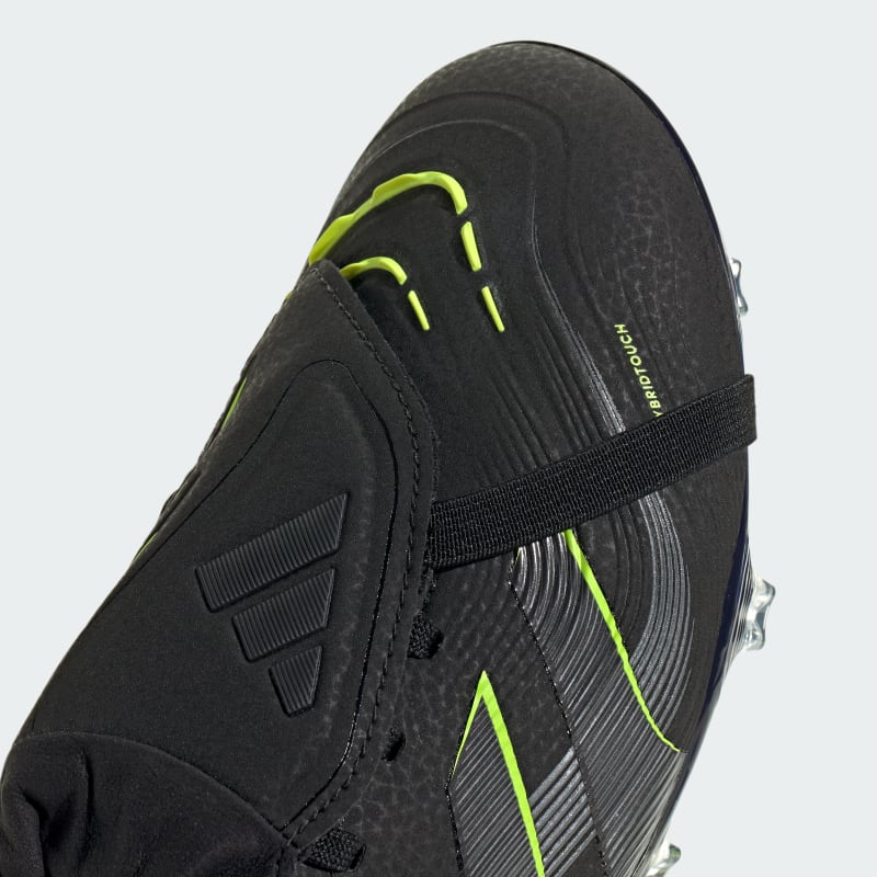 adidas Predator Pro z wywijanym językiem na naturalną nawierzchnię