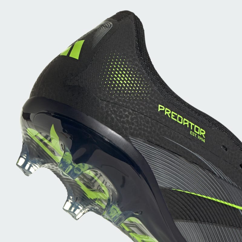 adidas Predator Pro z wywijanym językiem na naturalną nawierzchnię