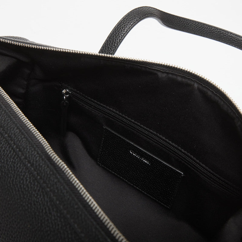 Calvin Klein Emblem Hw Pebble Doctor Shoulder Black