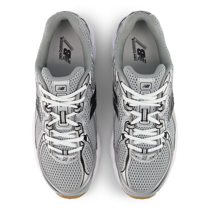 New Balance 740