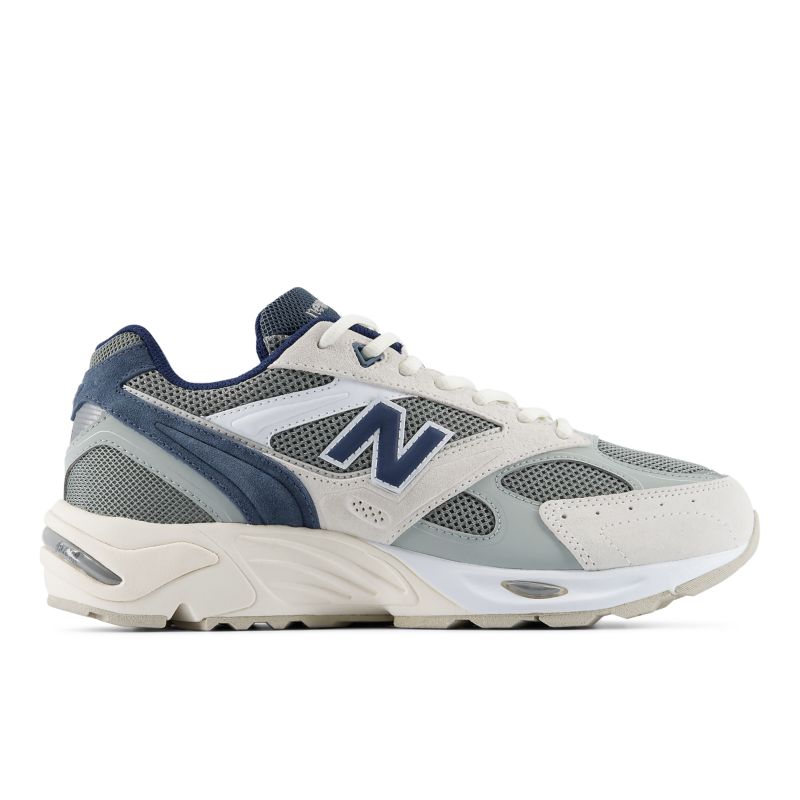 New Balance 880